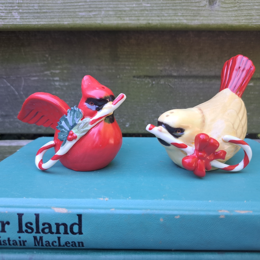 Lenox CARDINALS Shakers Winter Greetings Bone China